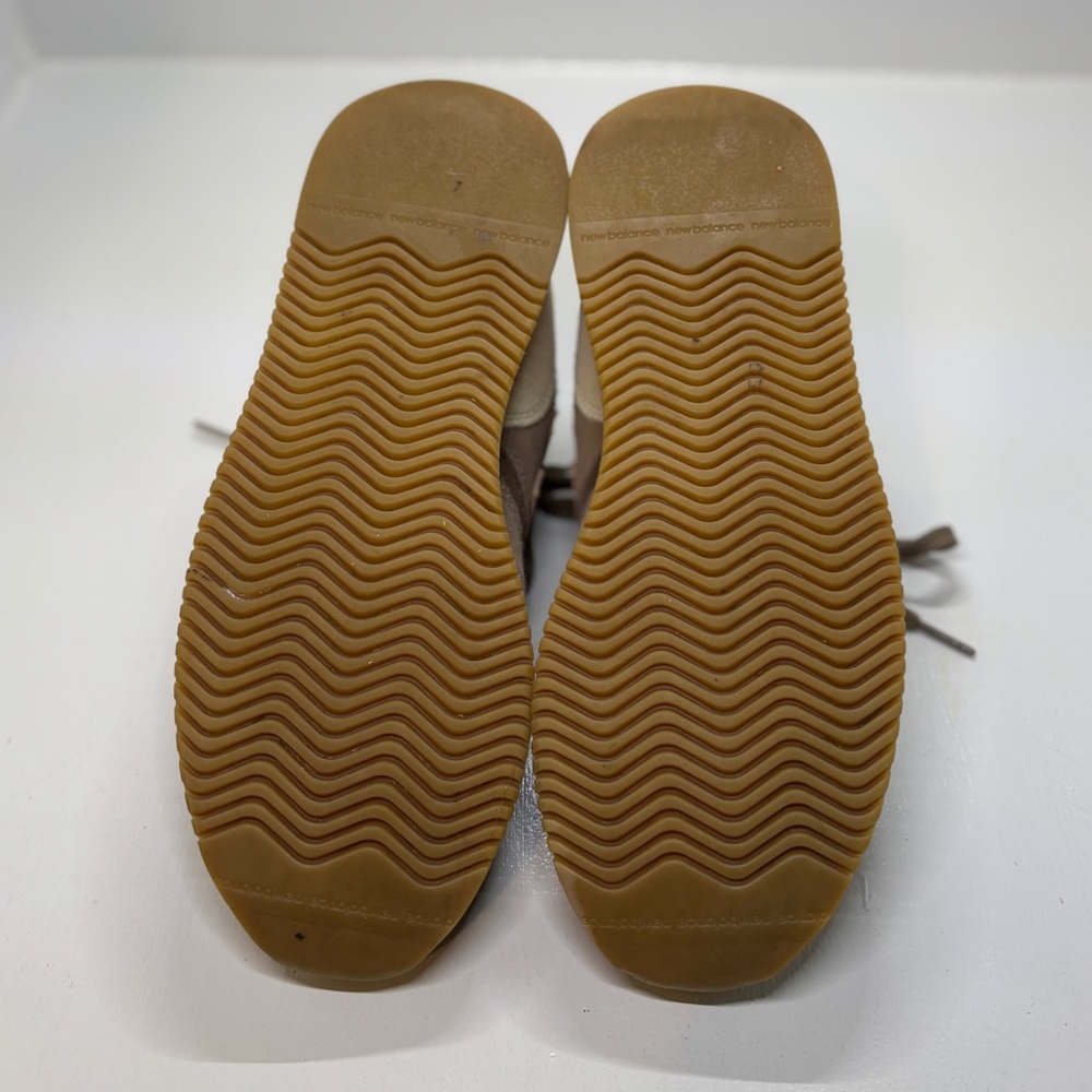 New Balance 420 v2 in a brown or tan women’s size 9.5 - Picture 7 of 11